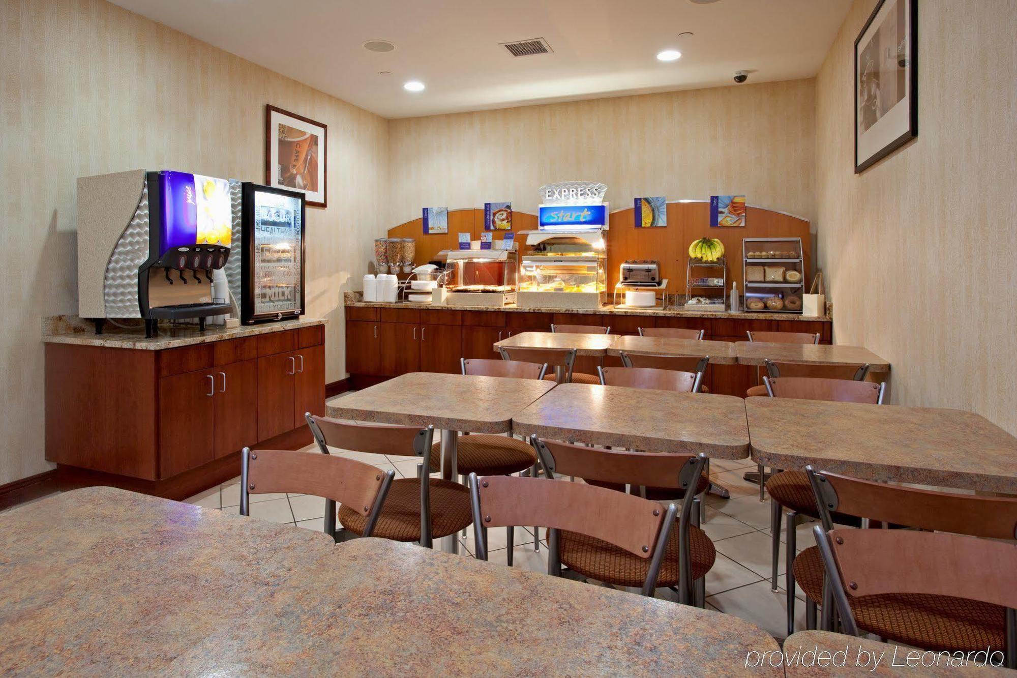 Holiday Inn Express Laguardia Airport, An Ihg Hotel New York Restoran gambar